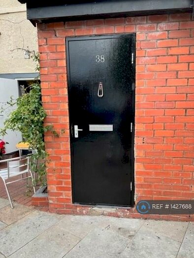 2 Bedroom Maisonette To Rent In Fountain Street, Middleton, Manchester, M24