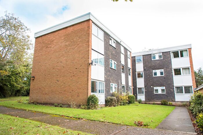 2 Bedroom Flat To Rent In West End Lane, Stoke Poges, SL2