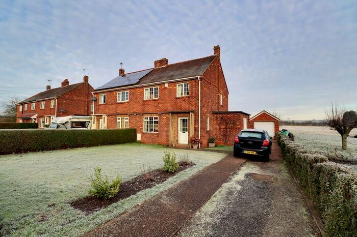 3 Bedroom Semi-Detached House For Sale In Brackenhill Villas, Haxey, Doncaster DN9