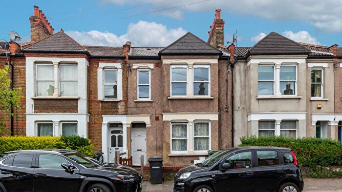 2 Bedroom Flat For Sale In Flat B, Leahurst Road, Hither Green, London, SE13