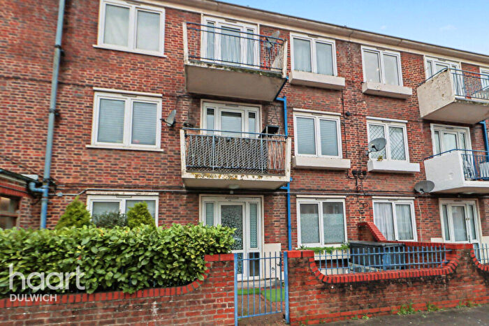 2 Bedroom Flat For Sale In Garnies Close, London, SE15