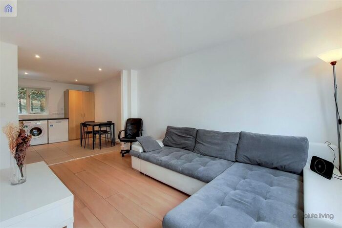 4 Bedroom Terraced House To Rent In Earlsfield Road, Earlsfield, SW18