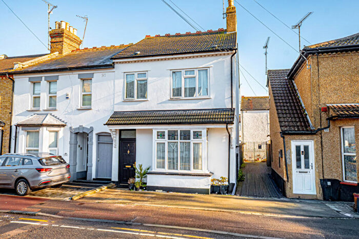 3 Bedroom Semi-Detached House To Rent In Park Street, Westcliff-on-sea, SS0