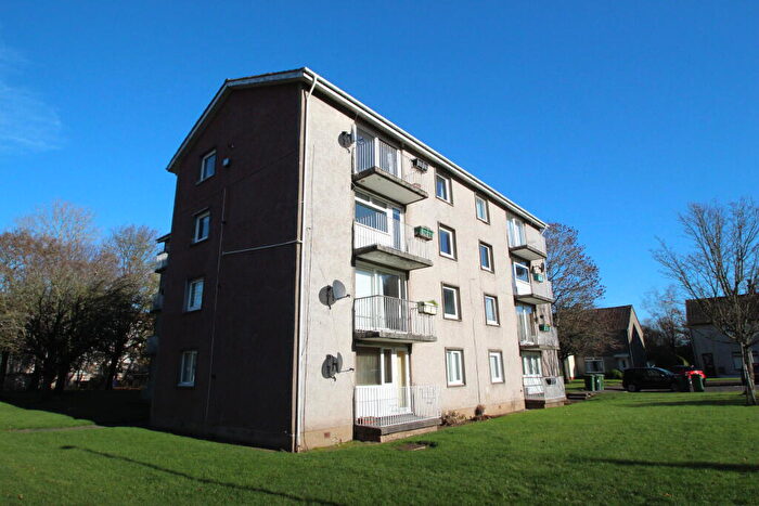 2 Bedroom Flat To Rent In Strathfillan Road, West Mains, G74
