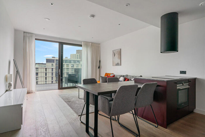 1 Bedroom Apartment To Rent In Viaduct Gardens, London, SW11
