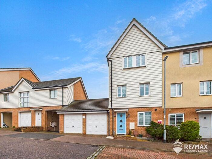 4 Bedroom Semi Detached House For Sale In Heron Way, Harwich, CO12