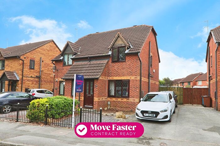 2 Bedroom Semi-detached House For Sale In Priory Grove, Hull, HU4