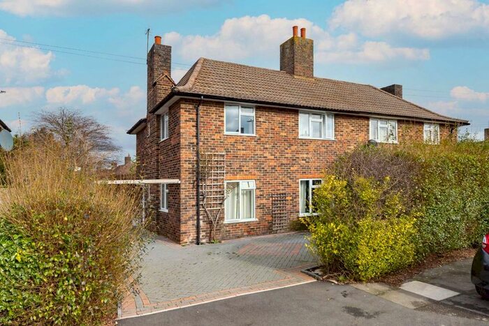 3 Bedroom Semi-Detached House To Rent In Haynt Walk, London, SW20