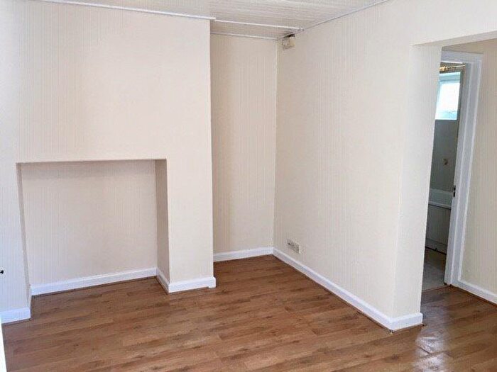 1 Bedroom Flat To Rent In Brighton Road, Redhill, RH1