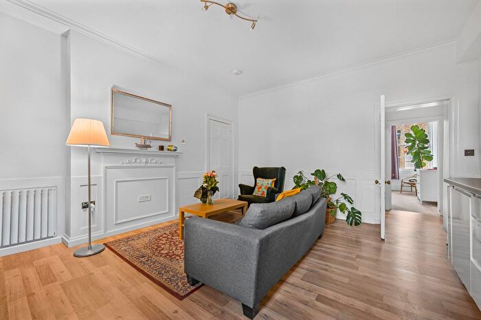 3 Bedroom Flat To Rent In John Street, Holborn, WC1N