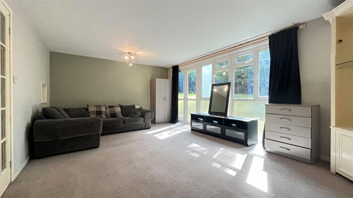 3 Bedroom Maisonette To Rent In Cedar Gardens, Sutton, SM2