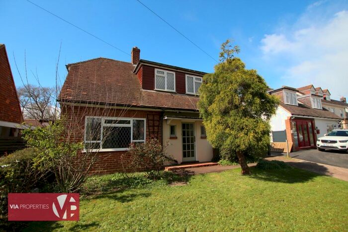 3 Bedroom Detached House To Rent In College Road, Hoddesdon, EN11