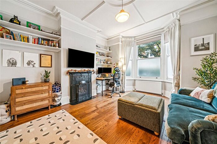 2 Bedroom Flat For Sale In Gosberton Road, SW12