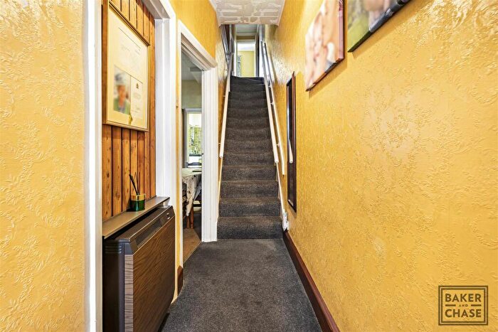 3 Bedroom Terraced House For Sale In Holtwhites Hill, Enfield, EN2