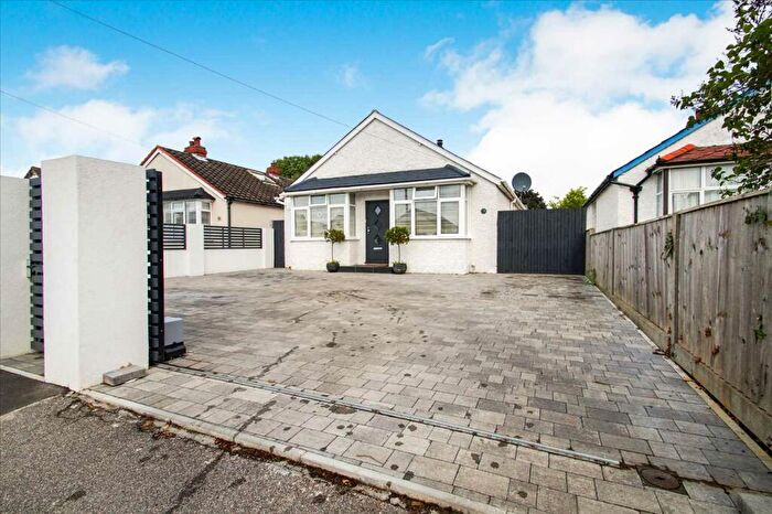 3 Bedroom Bungalow For Sale In Royston Way, Burnham, SL1