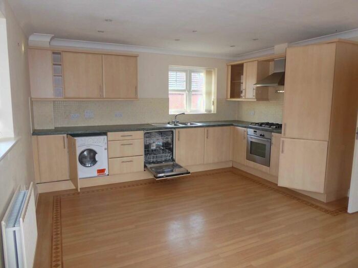 2 Bedroom Flat To Rent In Skylark Way, Shinfield, RG2