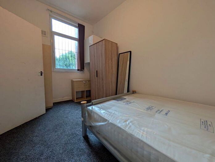 2 Bedroom Flat To Rent In , Richmond Grove, Manchester, Greater Manchester, M13