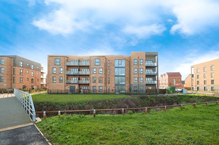 2 Bedroom Flat To Rent In Sparrow Street, Rainham, RM13