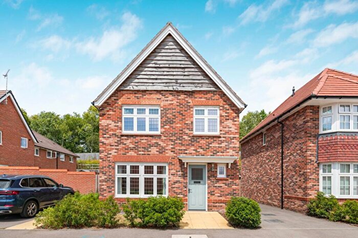 3 Bedroom Detached House For Sale In Heron Way, Liphook, Hampshire, GU30