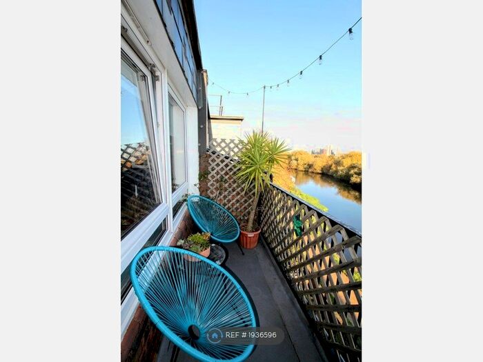 2 Bedroom Maisonette To Rent In Kessock Close, London, N17