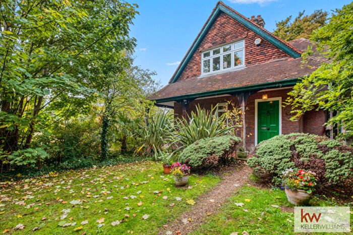 3 Bedroom Detached House For Sale In Bulls Cross, Enfield, EN2