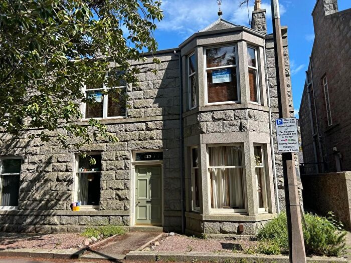 3 Bedroom Flat To Rent In Albury Place, Ferryhill, Aberdeen, AB11
