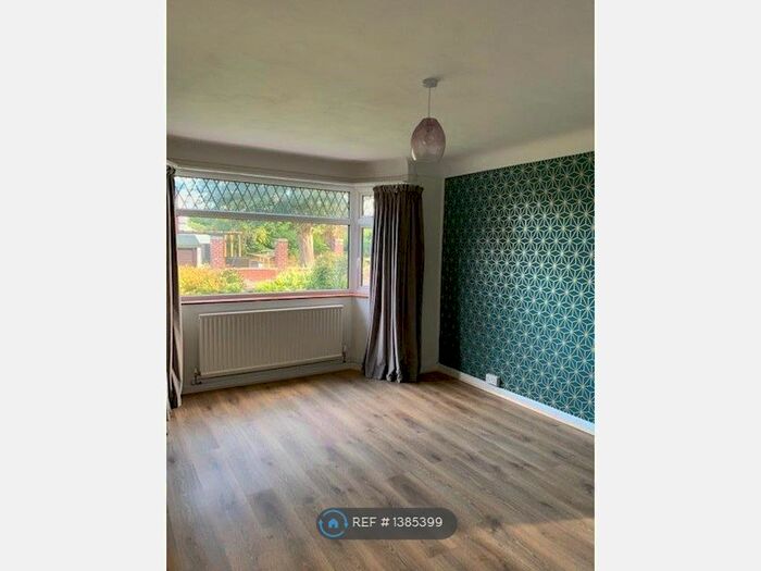 3 Bedroom Semi-Detached House To Rent In Meadowcroft, Heswall, Wirral, CH60