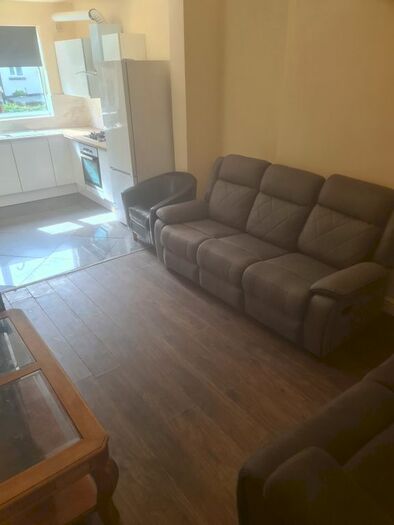 8 Bedroom Terraced House To Rent In Harlaxton Drive, Nottingham, NG7