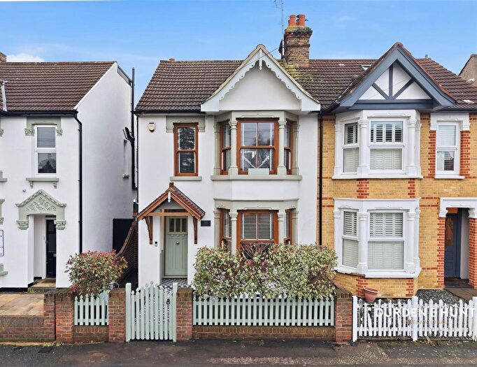 3 Bedroom Semi Detached House For Sale In Craigdale Road, Hornchurch, RM11