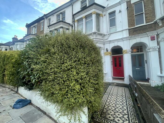 3 Bedroom Flat To Rent In Worlingham Road, SE22