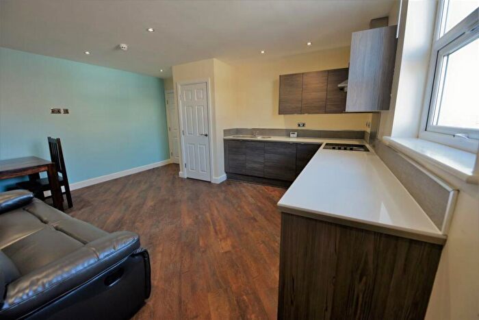 2 Bedroom Flat To Rent In Woodsley Road Flat, LS3