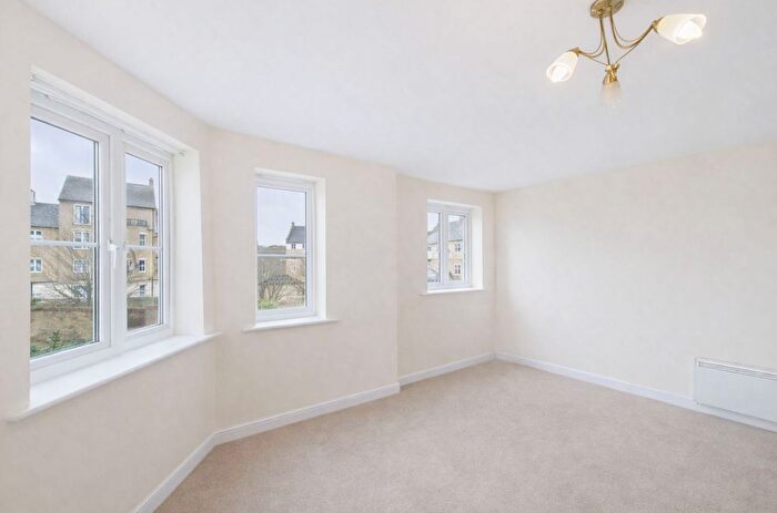 2 Bedroom Flat For Sale In Dainty Grove, Grange Park, NN4