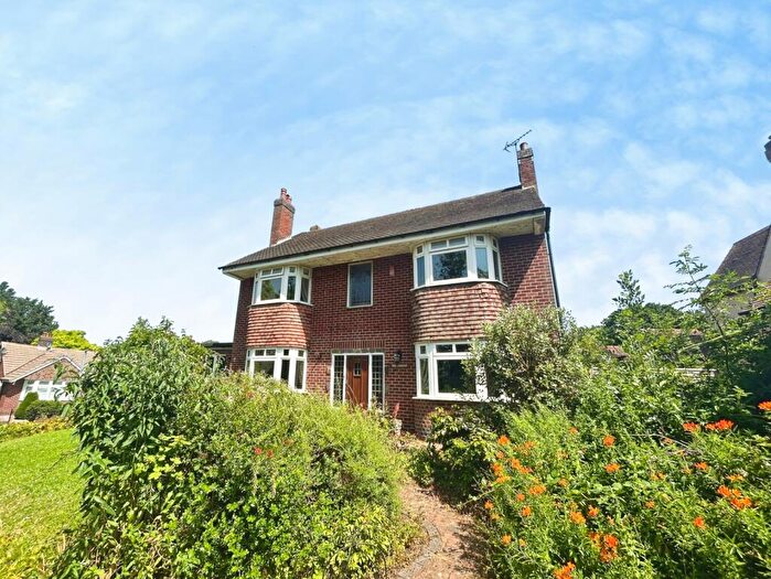 4 Bedroom Detached House For Sale In Midway Road, Swadlincote, Derbyshire, DE11