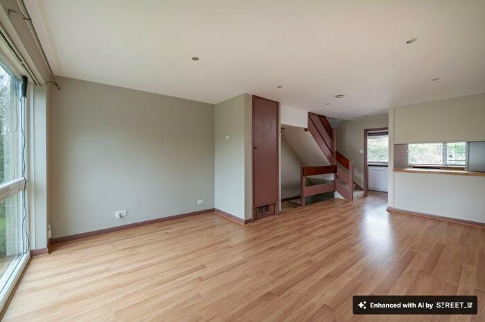 2 Bedroom Maisonette To Rent In Doods Road, Reigate, RH2