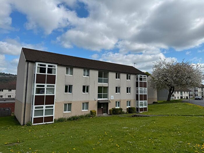 2 Bedroom Flat For Sale In Wycliffe Gardens, Shipley, BD18
