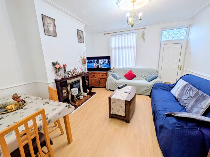2 Bedroom End Terrace House For Sale In Brassey Terrace, Bradford, BD4