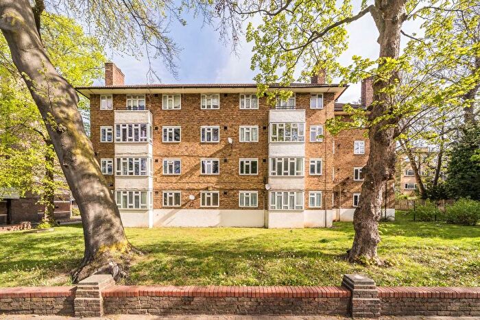 2 Bedroom Flat To Rent In Oaklands Estate, Clapham South, SW4