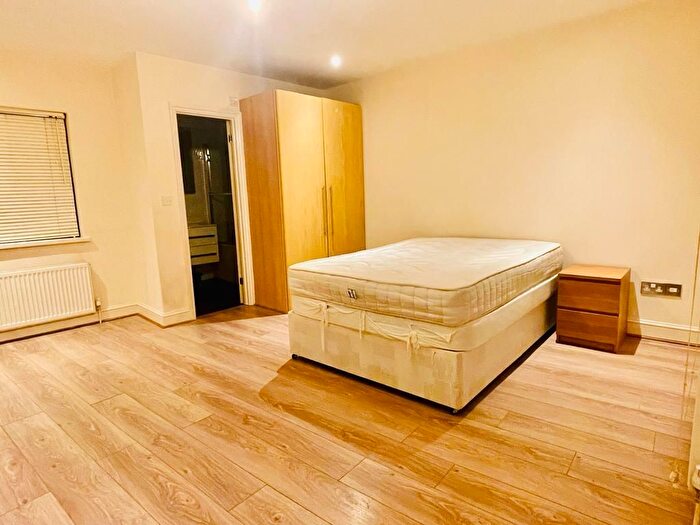 Studio To Rent In Palmerston Road, Walthamstow, E17