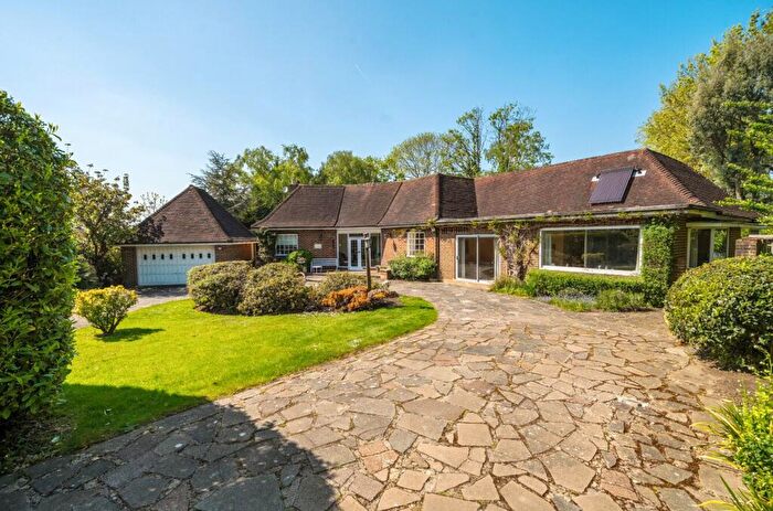 4 Bedroom Detached House For Sale In Oakwood Close, Chislehurst, Kent, BR7