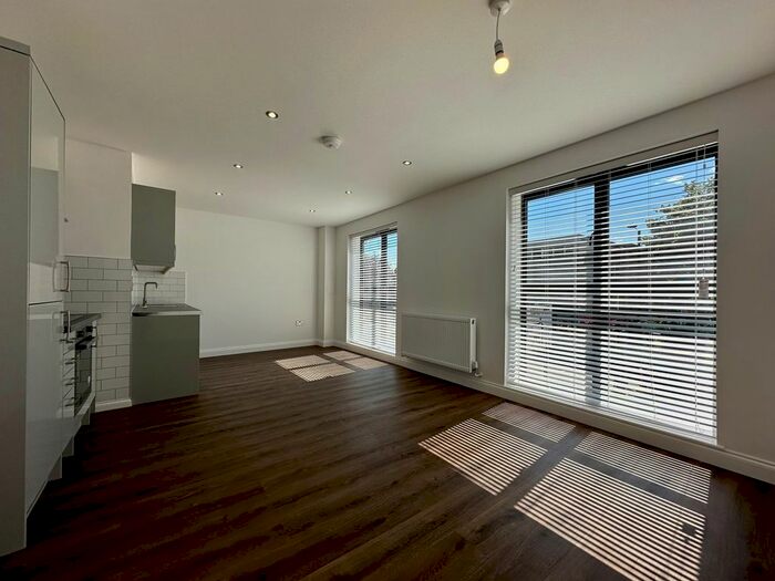 1 Bedroom Flat To Rent In High Street, Brentwood, CM14