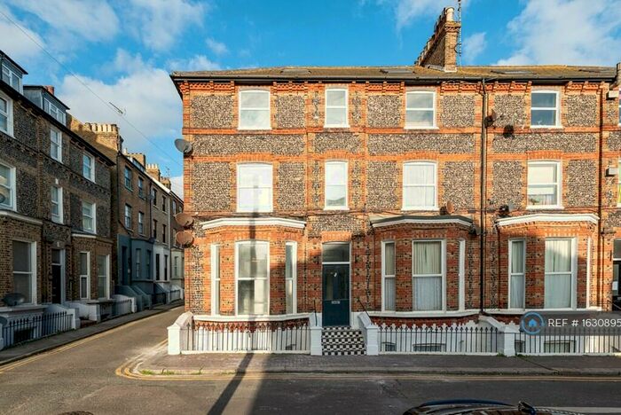 2 Bedroom Flat To Rent In Sandringham Court, Broadstairs, CT10