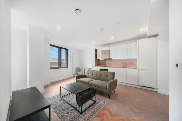 1 Bedroom Apartment To Rent In Three Waters, Makers Yard, Bow, E3