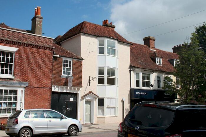 1 Bedroom Apartment To Rent In High Street, Petersfield, Hampshire, GU32