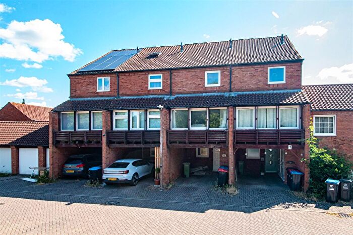 3 Bedroom Property To Rent In Gilders Mews, Neath Hill, Milton Keynes, MK14