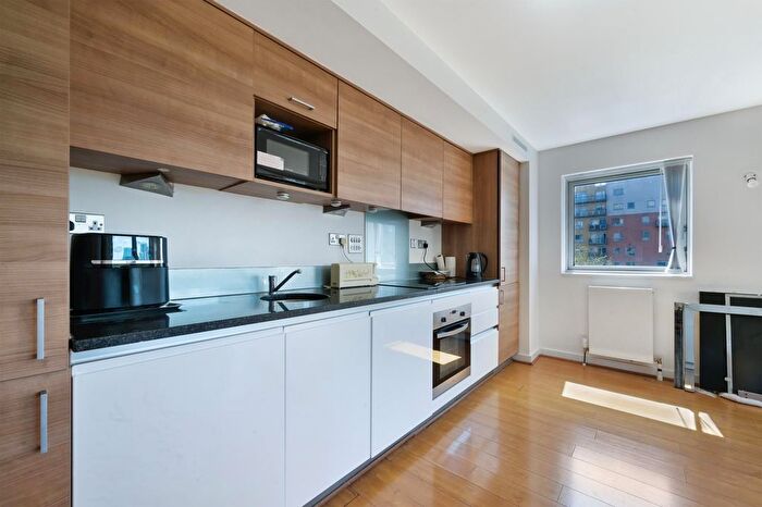 3 Bedroom Flat To Rent In Metcalfe Court, North Greenwich, SE10