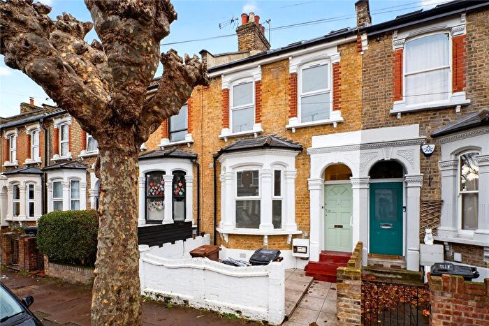 7 Bedroom Terraced House To Rent In Roding Road, London, E5