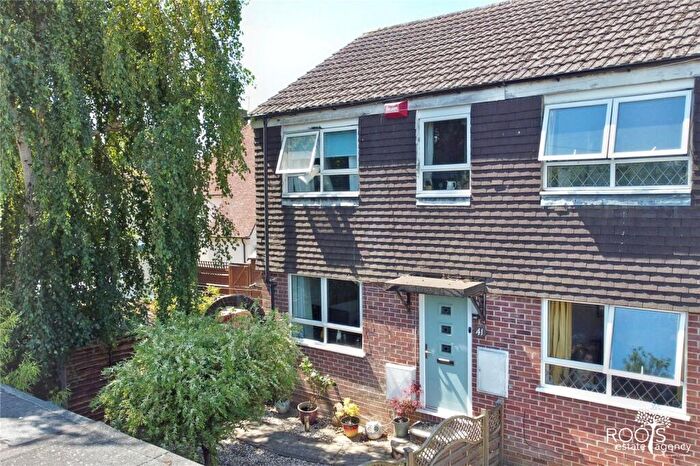 3 Bedroom End Of Terrace House For Sale In Newport Road, Newbury, Berkshire, RG14