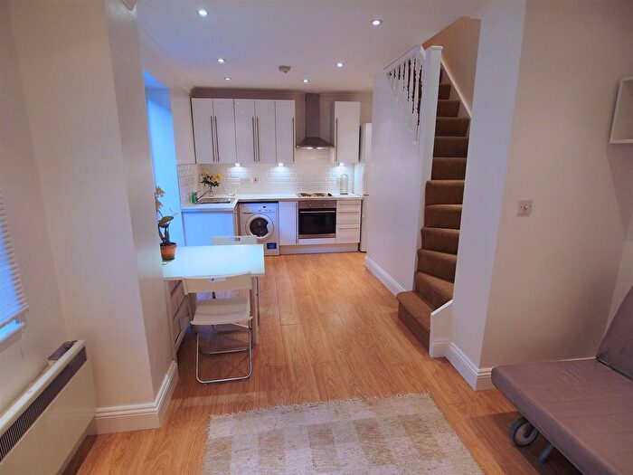 1 Bedroom Flat To Rent In Clapham High Street, London, SW4