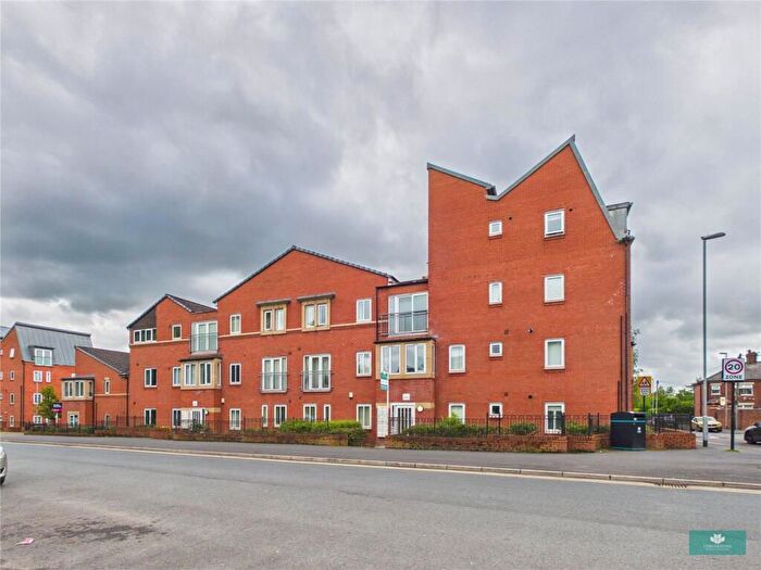 2 Bedroom Flat For Sale In Waverley Street, Oldham, OL1