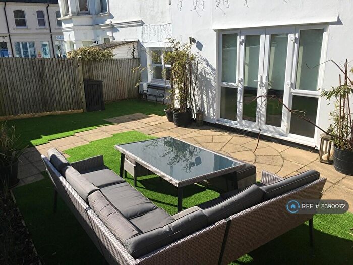 1 Bedroom Flat To Rent In Hove Park Villas Private Garden, Hove, BN3